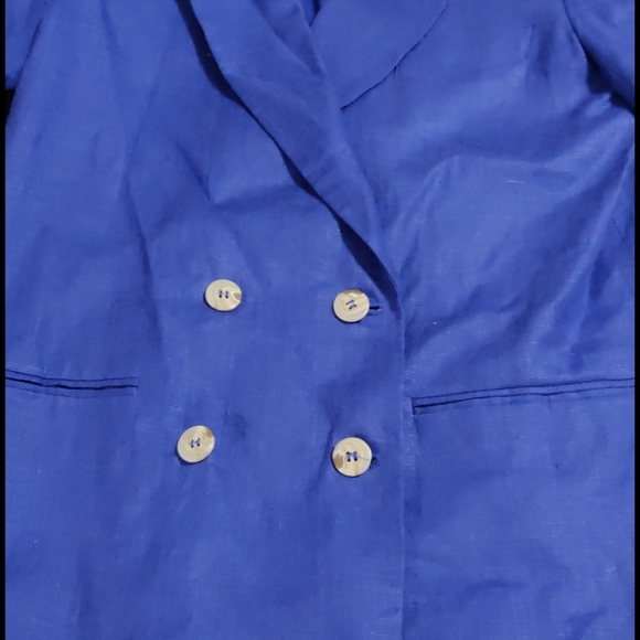 A Ladies Jacket - Picture 10 of 12